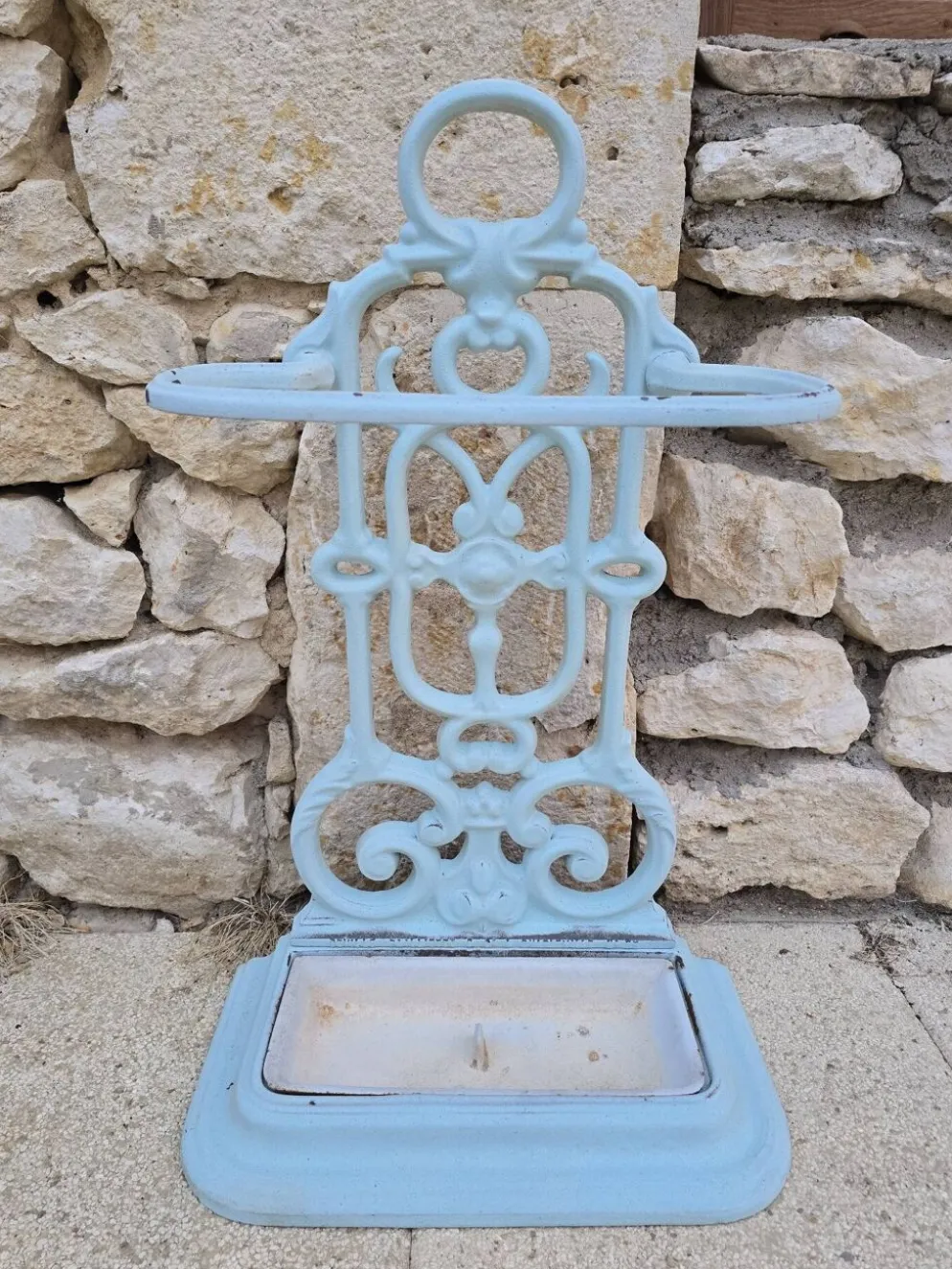 Porte-parapluie Art nouveau en fonte – Deville, Pailliette & Cie, Char