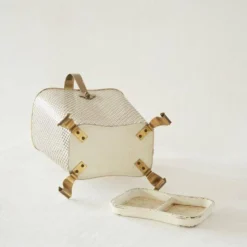 Porte-parapluie du milieu du siècle en laiton patiné et métal perforé, années 1950