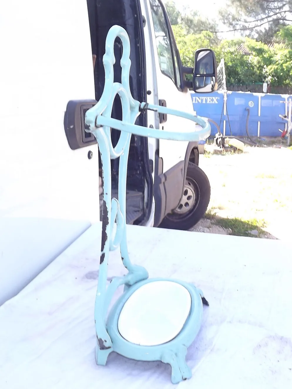 Porte parapluie en fonte émaillée