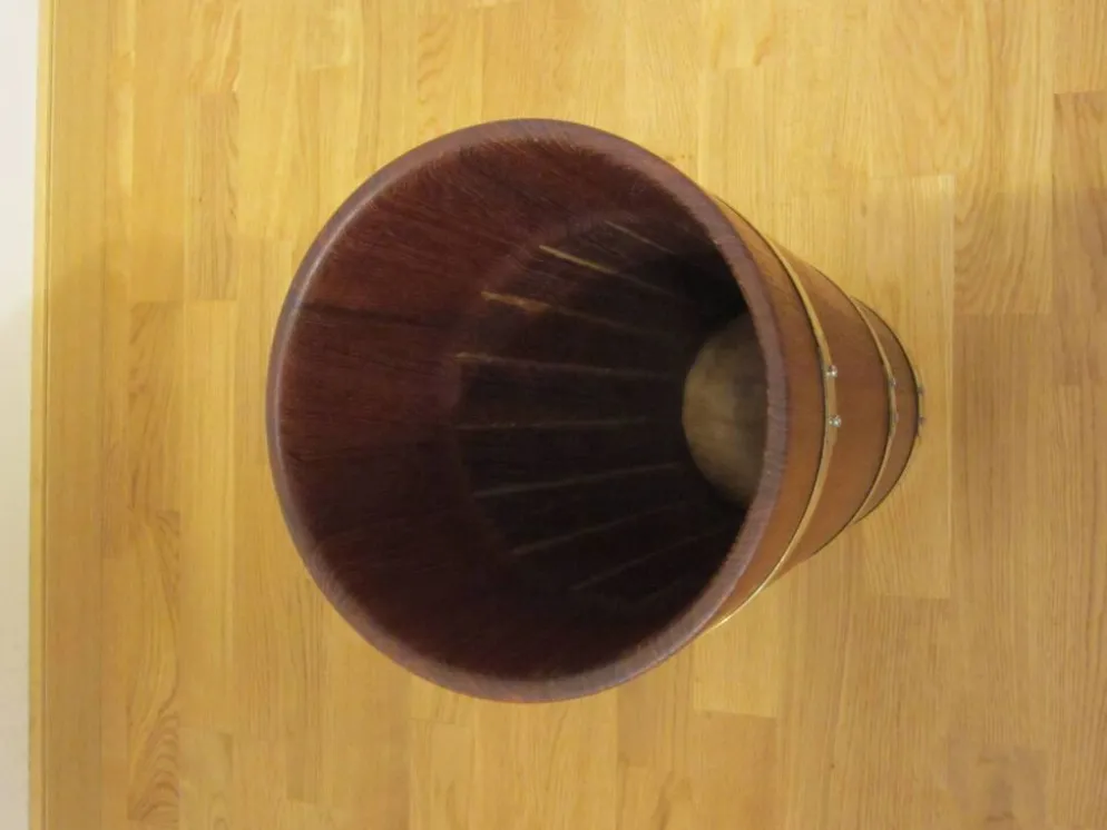 Porte-parapluie scandinave en teck massif et laiton