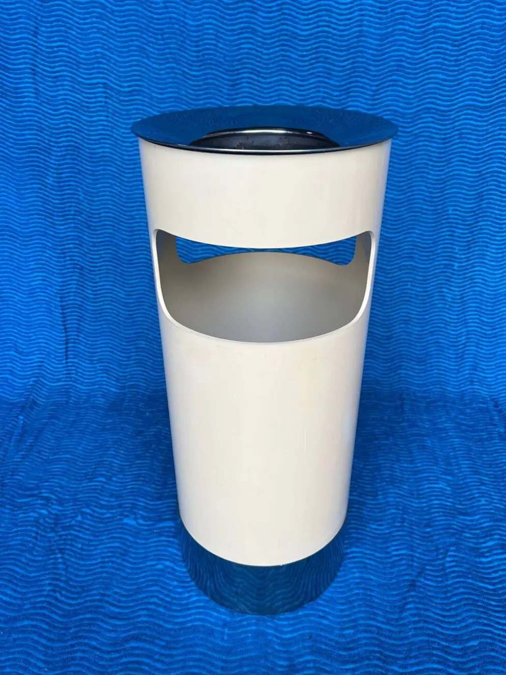 Porte-parapluies/cendrier/vide-poches/corbeille a papier/mobilier d’en