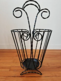 Porte-parapluie vintage en fer torsadé – années 60