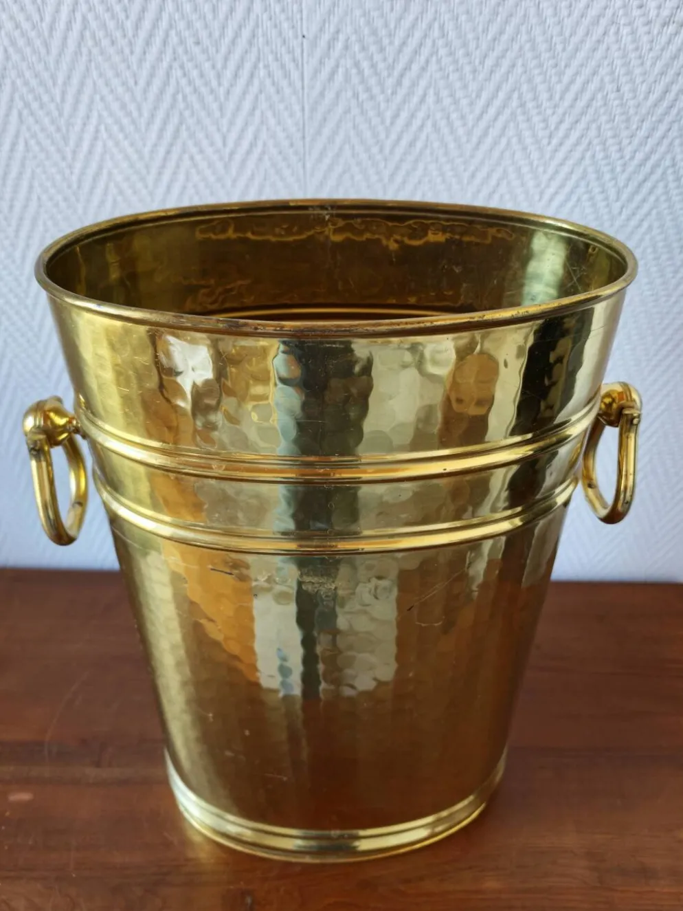 Porte-parapluie vintage en laiton martelé – années 1970-80