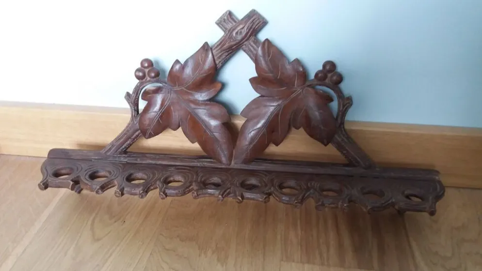 Porte pipes en bois sculpté