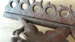 Porte pipes en bois sculpté
