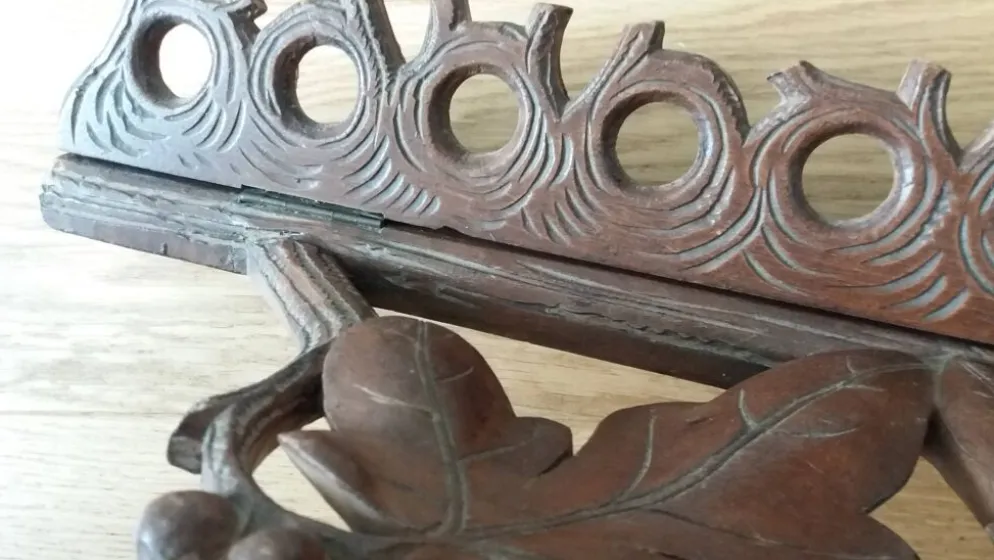 Porte pipes en bois sculpté