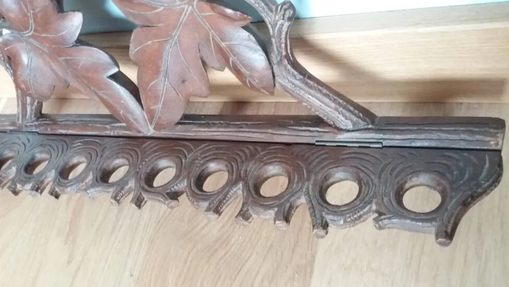 Porte pipes en bois sculpté