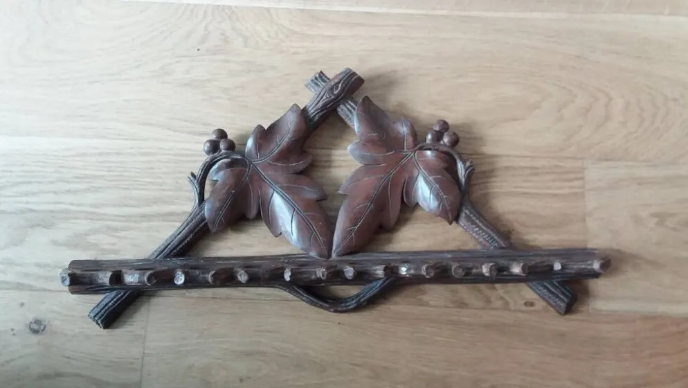 Porte pipes en bois sculpté
