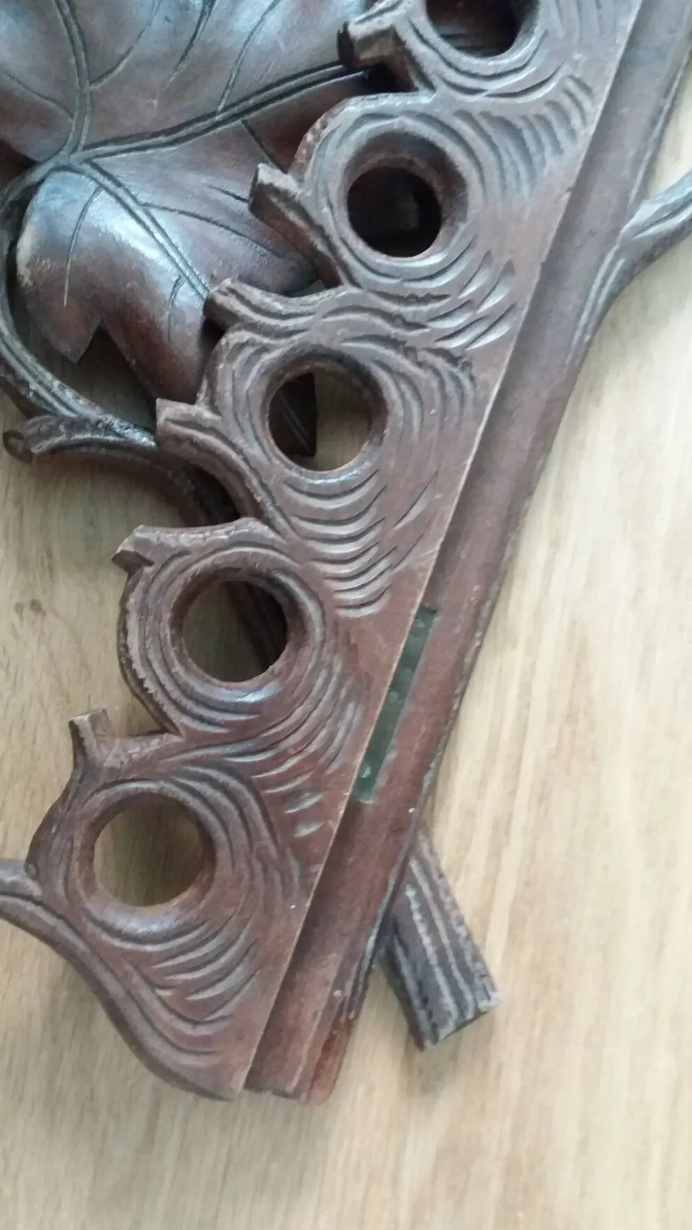 Porte pipes en bois sculpté