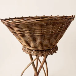 Porte-plantes sur pied en rotin années 60
