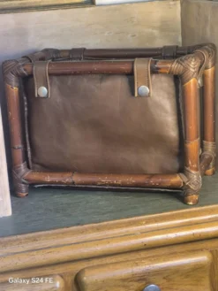 Porte revue cuire