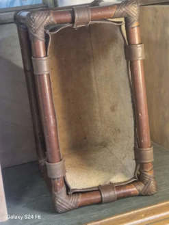 Porte revue cuire