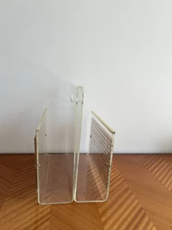 Porte-revue en Plexiglas