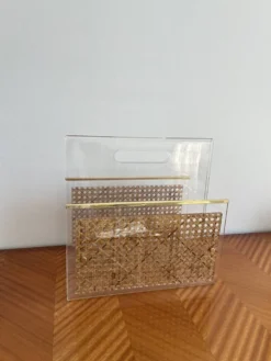 Porte-revue en Plexiglas