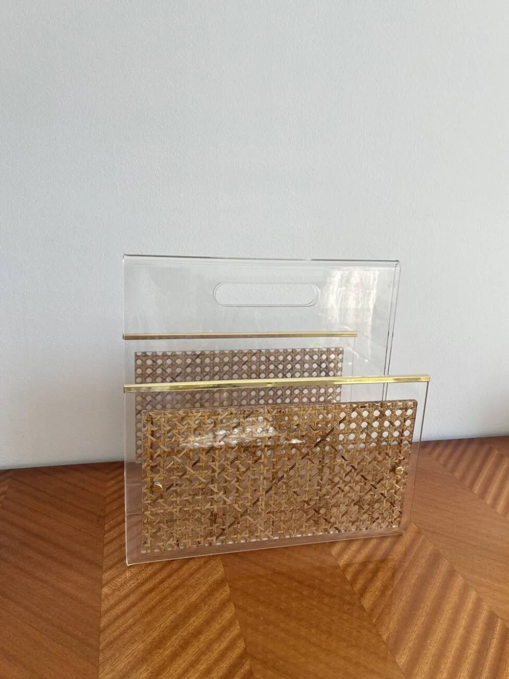 Porte-revue en Plexiglas