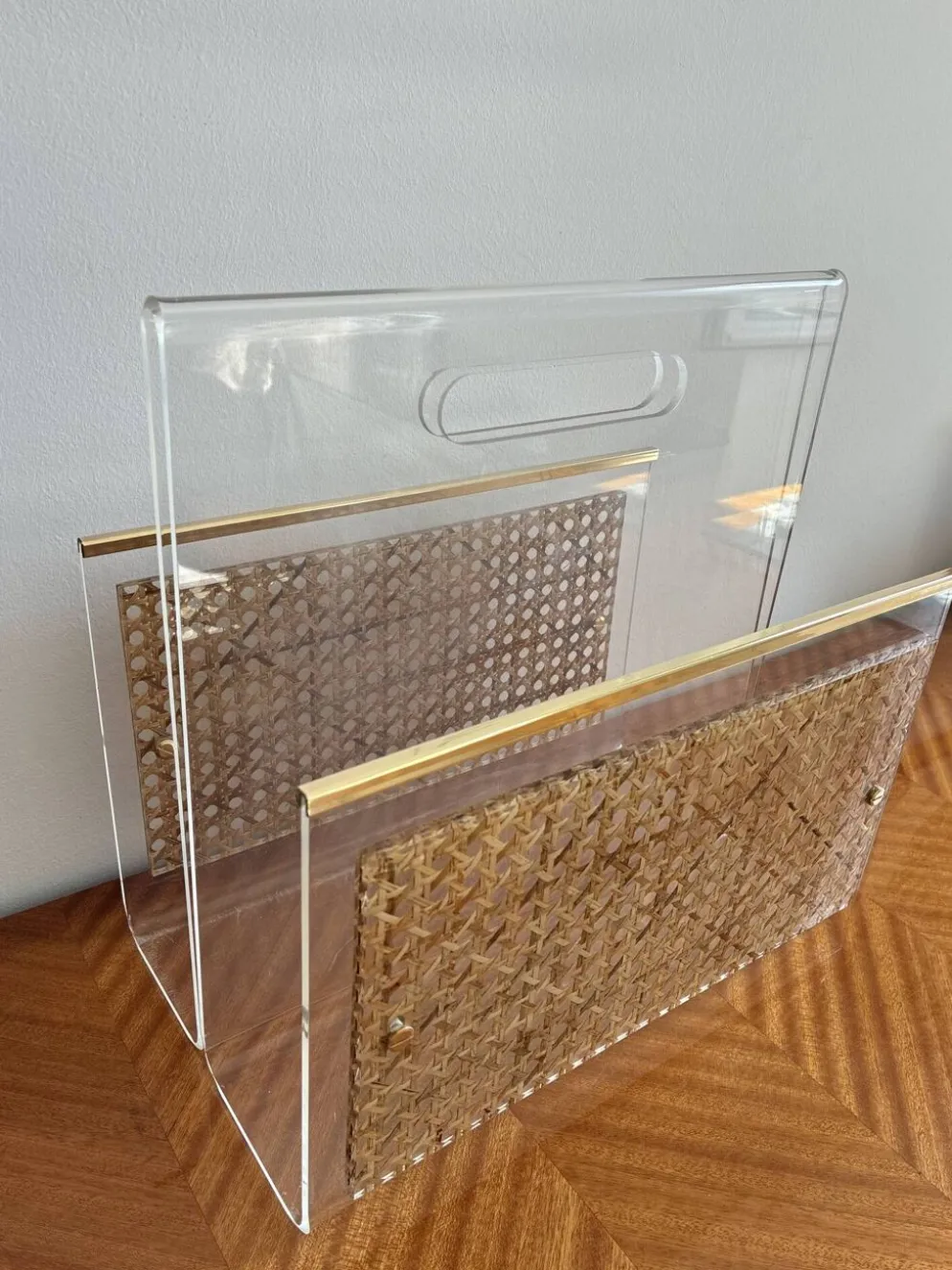 Porte-revue en Plexiglas