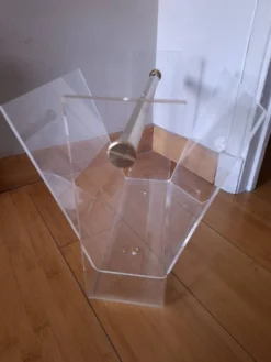 Porte revue en plexiglas David Lange pour Roche Bobois
