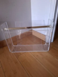 Porte revue en plexiglas David Lange pour Roche Bobois