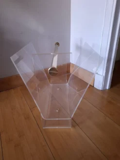 Porte revue en plexiglas David Lange pour Roche Bobois