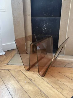 Porte revue plexiglas fumé Michel Dumas / Roche Bobois