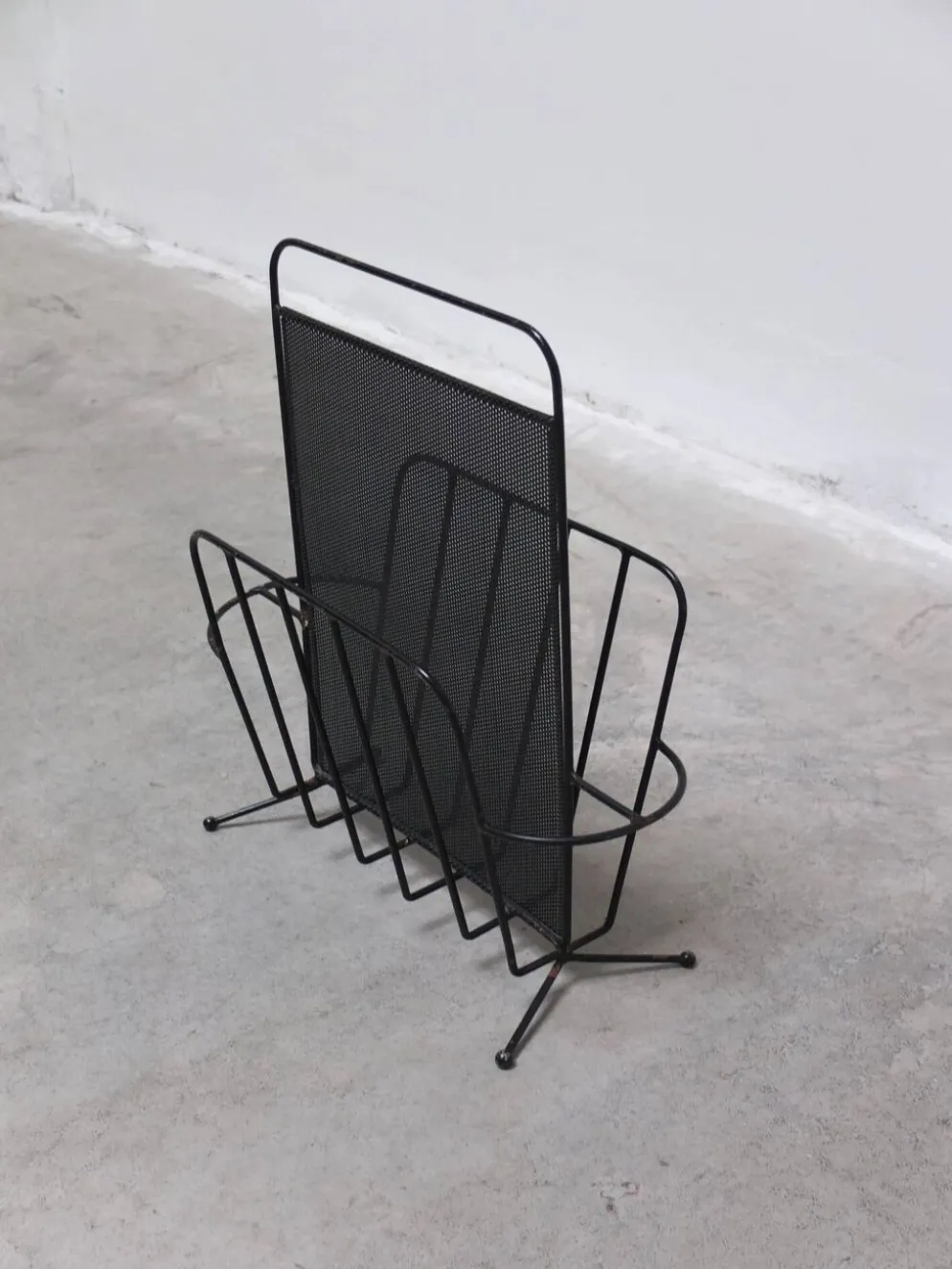 Porte-revue rare par Mathieu Matégot pour Artimeta, années 1950.