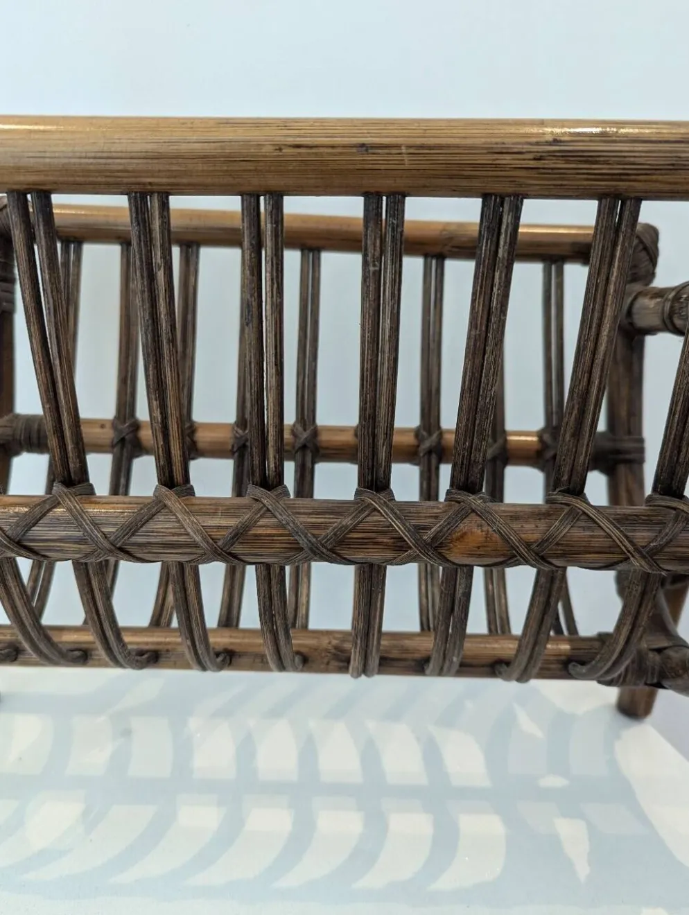 Porte revue rotin vintage