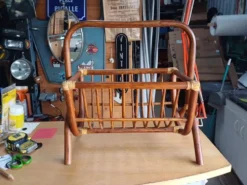 Porte revue rotin vintage 1960 env