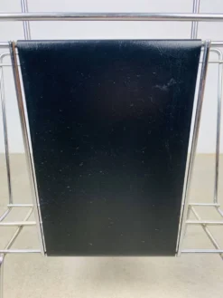 Porte-revues chrome et cuir noir, années 70