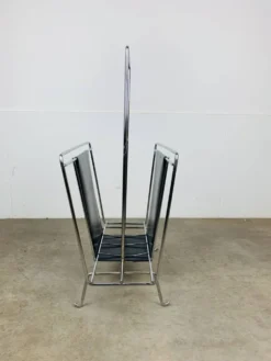 Porte-revues chrome et cuir noir, années 70