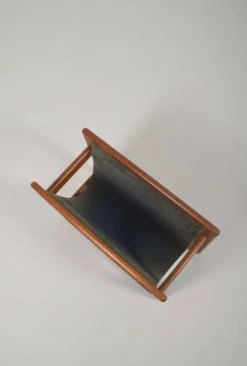 Porte-revues danois en teck et cuir par Salin Møbler, années 1970.