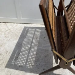 Porte-revues en bois et cannage pieds compas,Cesare Lacca, à années 60