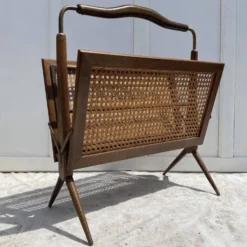 Porte-revues en bois et cannage pieds compas,Cesare Lacca, à années 60