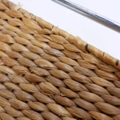 Porte-revues en métal chromé et feuilles de bananier tressés