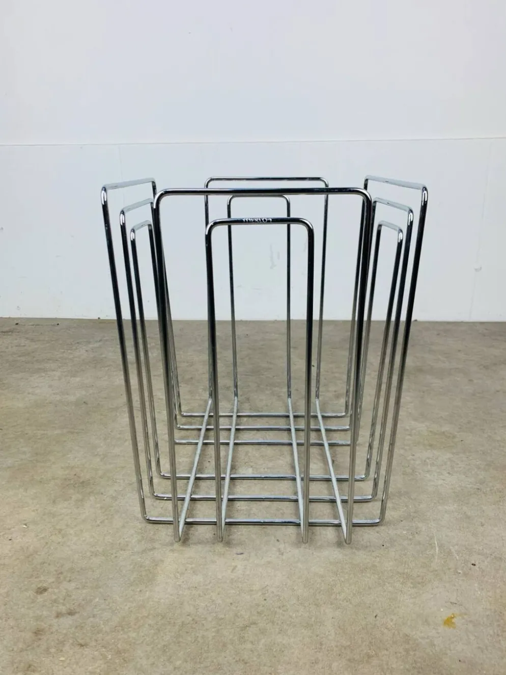 Porte-revues en métal chromé par Willy Glaeser pour TMP, années 80