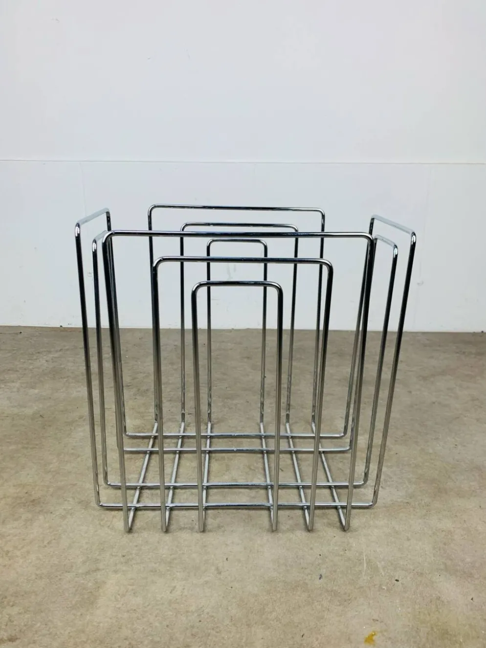 Porte-revues en métal chromé par Willy Glaeser pour TMP, années 80