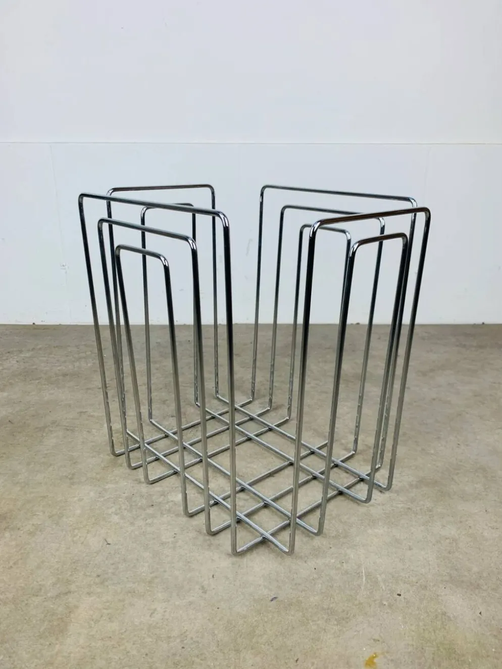Porte-revues en métal chromé par Willy Glaeser pour TMP, années 80