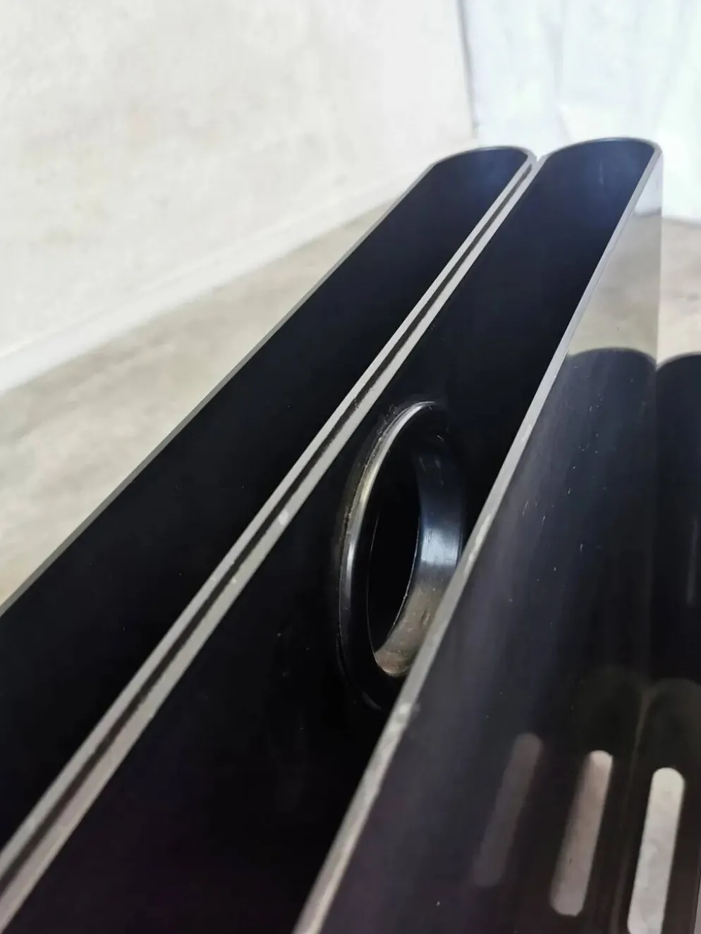 Porte-revues en plastique ABS noir Giotto Stoppino pour Kartell - Italie des années 1970