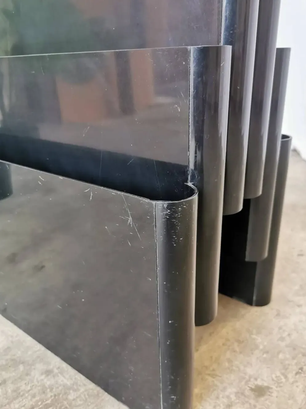 Porte-revues en plastique ABS noir Giotto Stoppino pour Kartell - Italie des années 1970