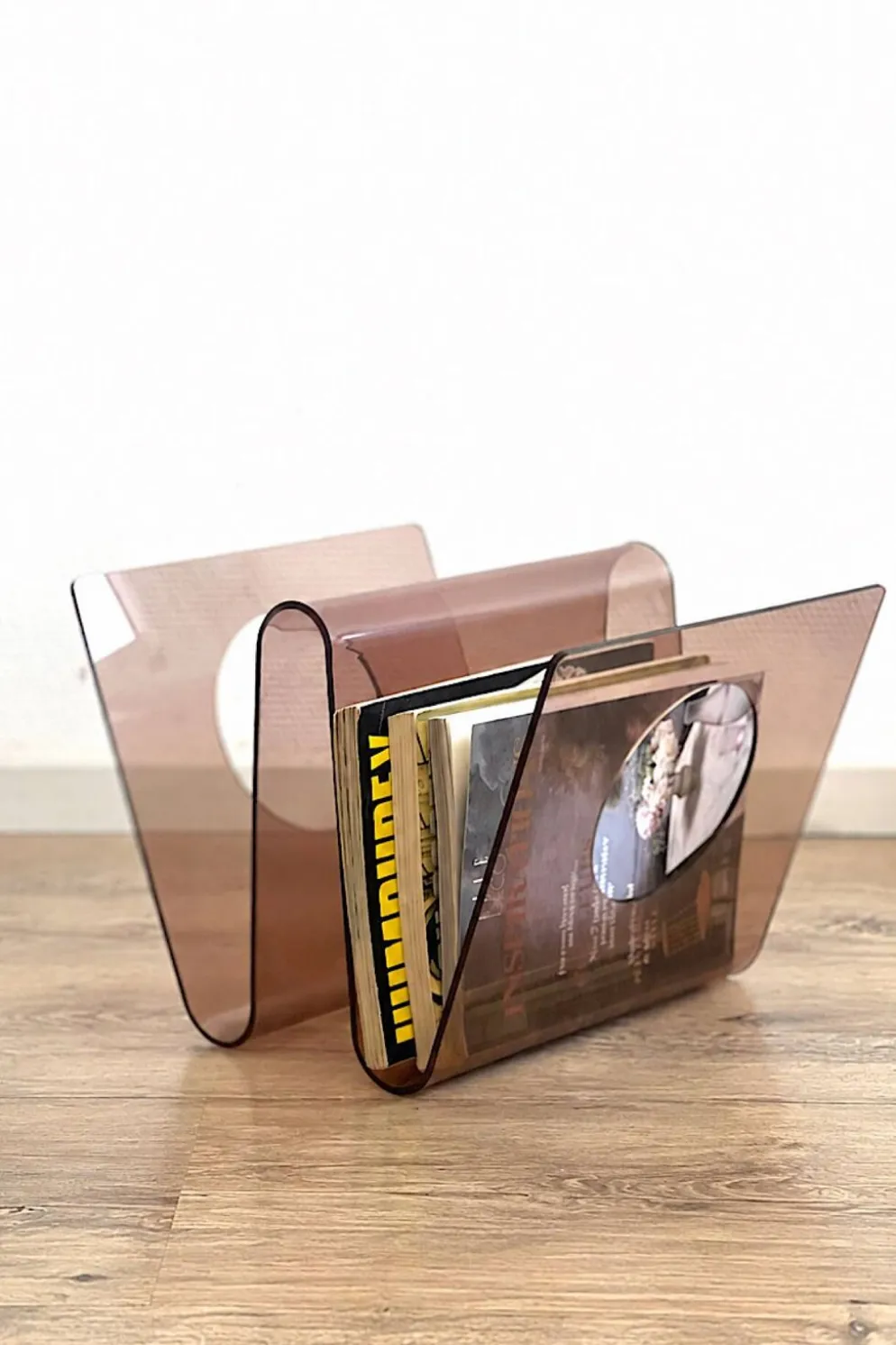 Porte-revues en Plexiglas fumé Michel Dumas
