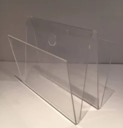 Porte-revues en plexiglass. Vers 1970