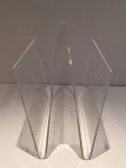 Porte-revues en plexiglass. Vers 1970