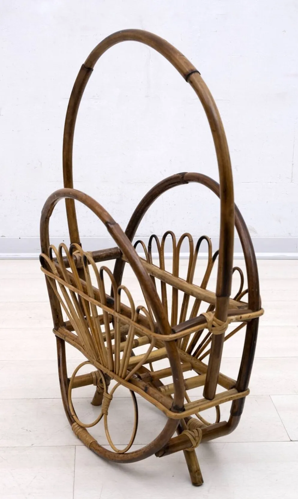 Porte-revues en rotin et bambou, style italien moderne du milieu du siècle, années 1960