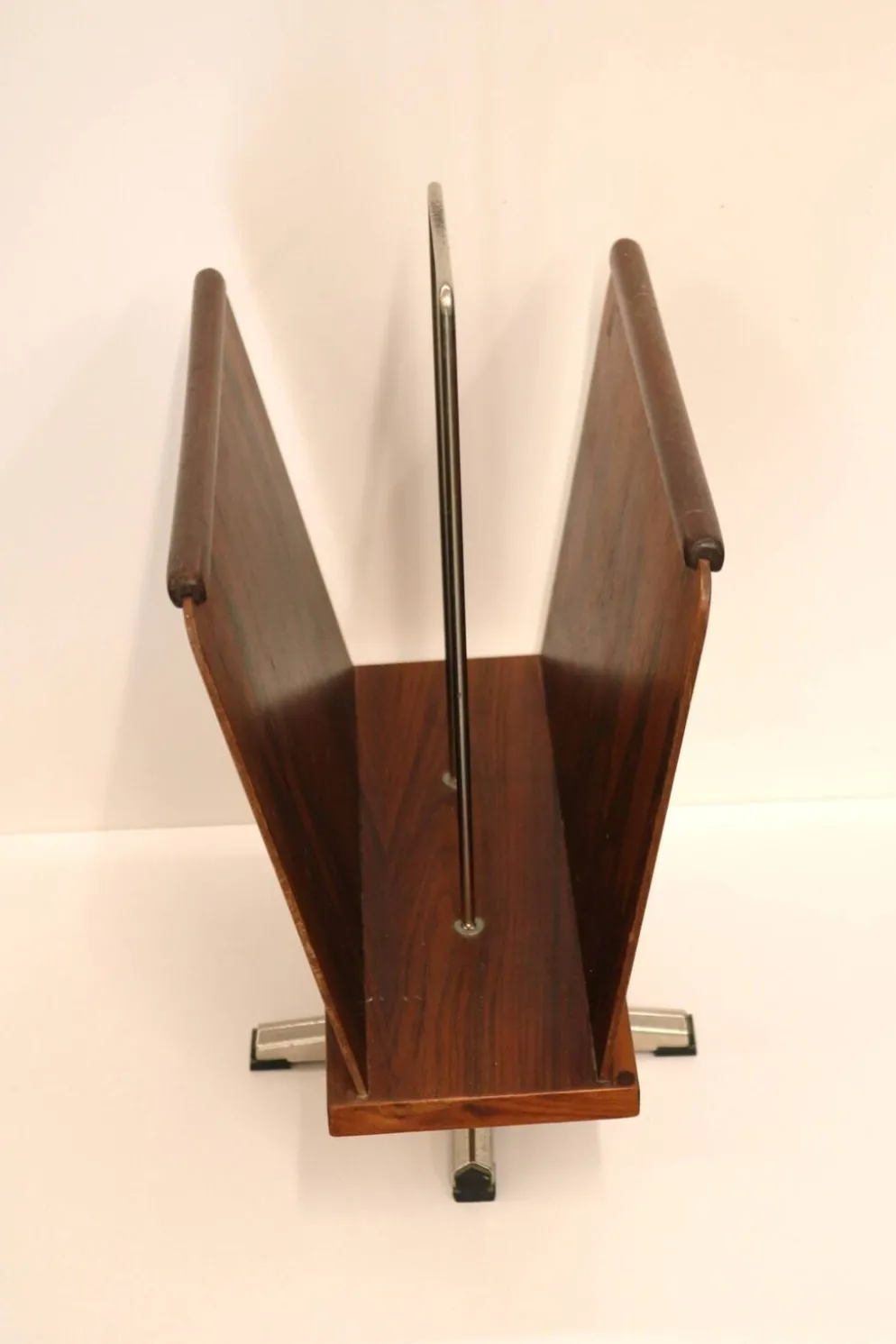 Porte-revues en teck par VAD trevarefabrikk, Norvège, années 1960.