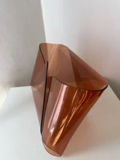 Porte revues enveloppe en plexiglass lucite design Michel Dumas 1970
