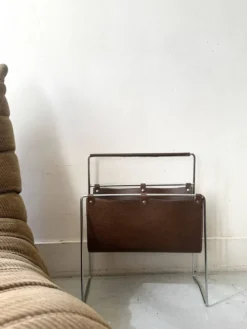 Porte-revues moderniste en cuir brun & métal chromé filaire – design 1970