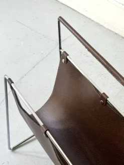 Porte-revues moderniste en cuir brun & métal chromé filaire – design 1970