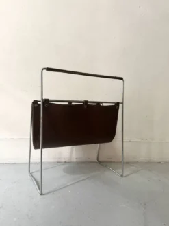 Porte-revues moderniste en cuir brun & métal chromé filaire – design 1970