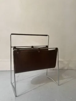 Porte-revues moderniste en cuir brun & métal chromé filaire – design 1970
