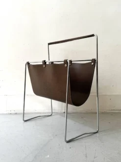 Porte-revues moderniste en cuir brun & métal chromé filaire – design 1970