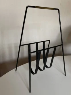 Porte-revues moderniste travail français 1950 en fer et laiton